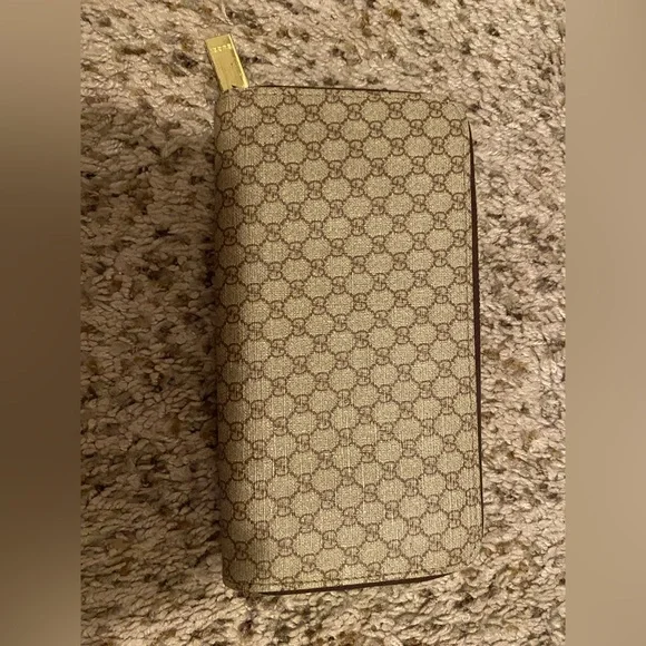 Gucci wallet !! - Picture 1 of 8